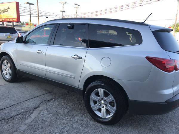 Selling a beautiful 2008 Chevy Traverse for Sale in Grand Prairie, TX