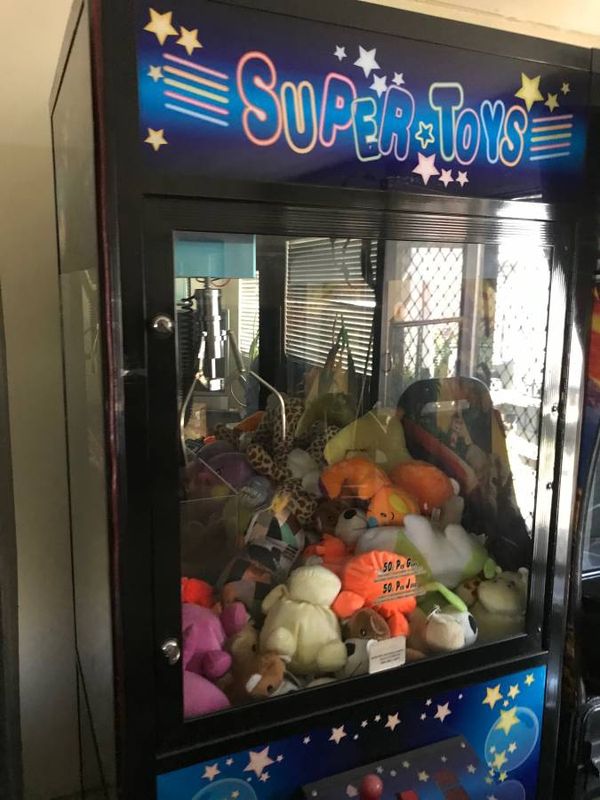 Claw Machine great like new condition ! for Sale in Los Angeles, CA