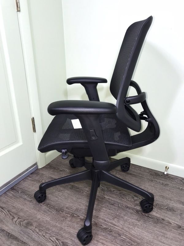 Workpro 1000 Series Mid Back Mesh Task Chair Black Office New For In Oviedo Fl Offerup