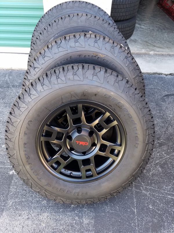 Set of 4 17x8 Toyota Trd Pro Sema Style rims with new BFgoodrich Rugged