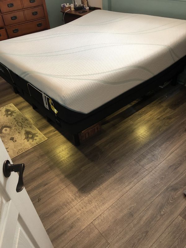 Tempur-Pedic Cal King proadapt hybrid medium Mattress ONLY for Sale in