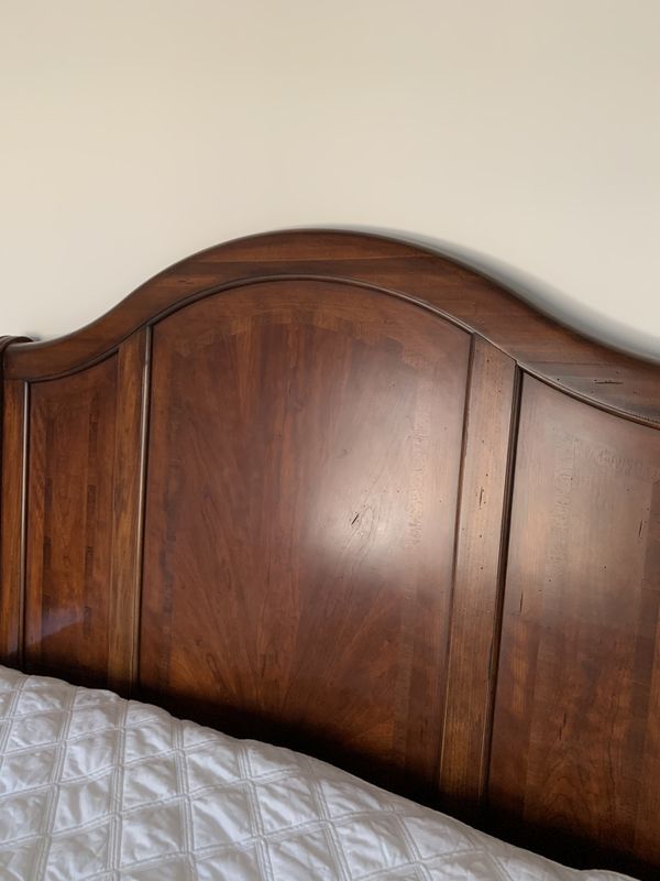 Raymour & Flanigan Queen Sleigh Bedroom set for Sale in ...