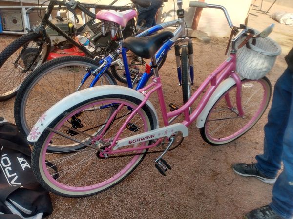 schwinn pink beach cruiser