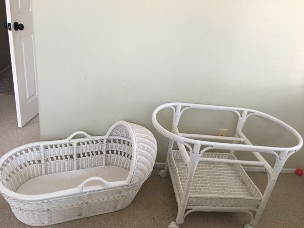 Pottery Barn Wicker Bassinet Perfect Condition For Sale In