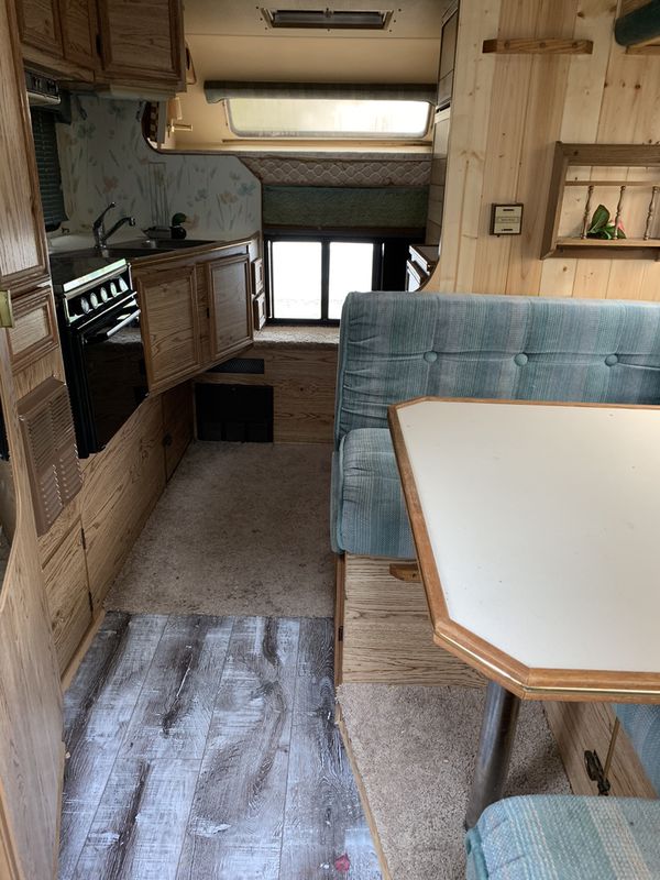 1989 Lance Lc900/11.3 cab over camper for Sale in Gresham, OR - OfferUp