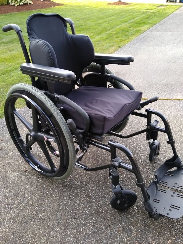 Quickie 2 small adult/teen wheelchair. for Sale in Bonney Lake, WA