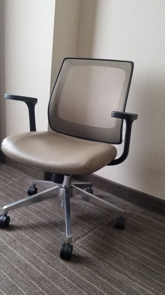 High End Desk Chairs, 150 available for Sale in Stockton, CA - OfferUp