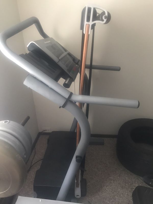 NordicTrack 2500 R treadmill for Sale in Kenosha, WI OfferUp