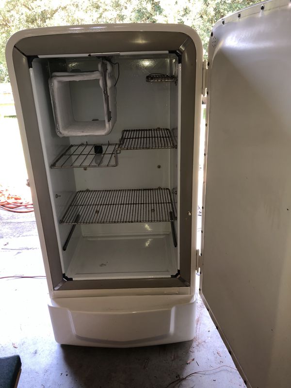 Vintage, antique, cold spot refrigerator. for Sale in Lakeland, FL