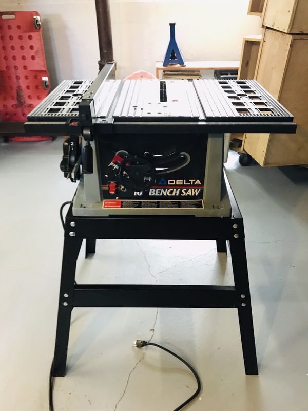 Delta 36-545 10 inch bench saw with stand. for Sale in Chicago, IL ...