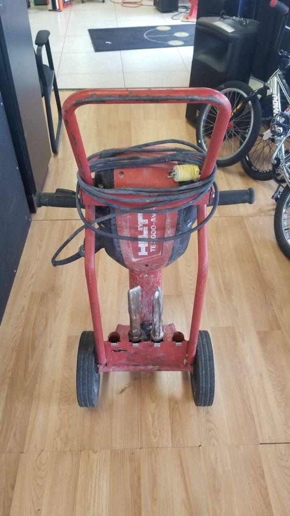 Hilti te 3000avr electric demolition jack hammer breaker w/car & 2