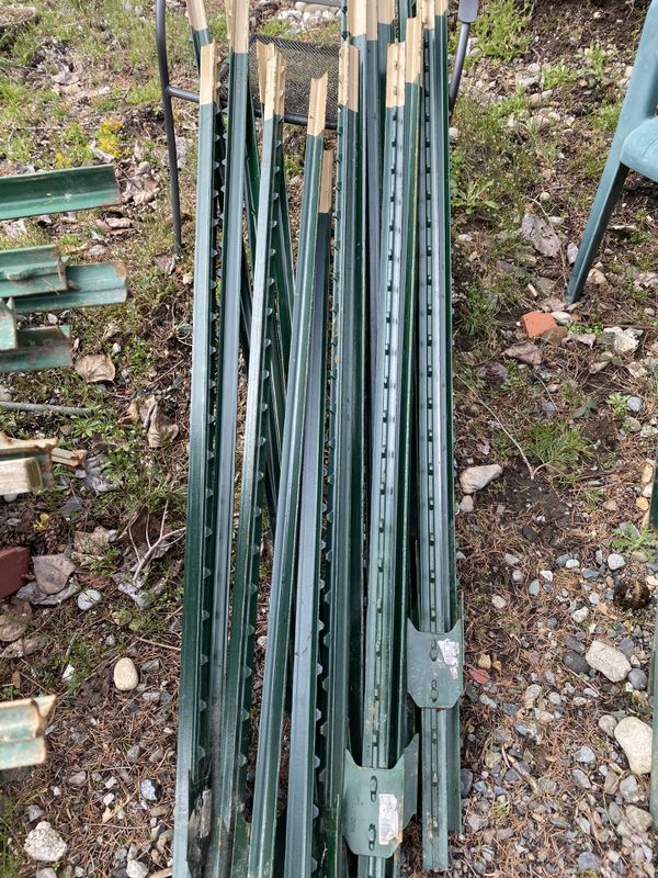 T-posts 5ft metal fence posts for Sale in Buckley, WA - OfferUp