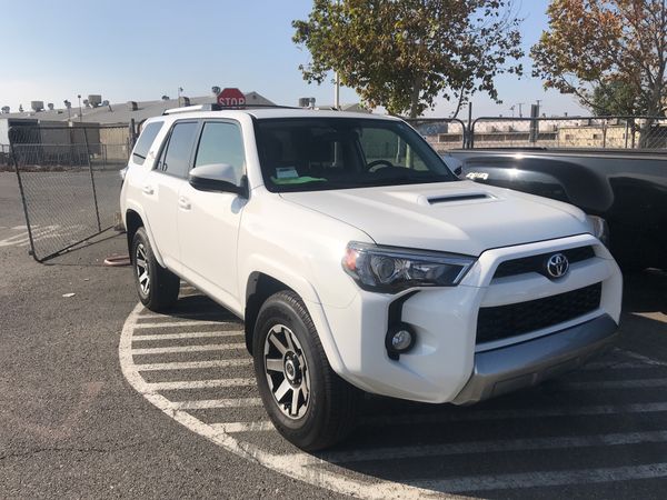2017 Toyota 4Runner trd off-road 4x4 no 3rd row for Sale in Montclair, CA - OfferUp