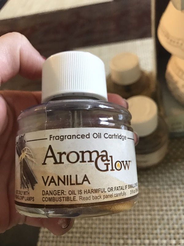 Aroma glow fragrance lamp + 5 oil refills for Sale in San Diego, CA