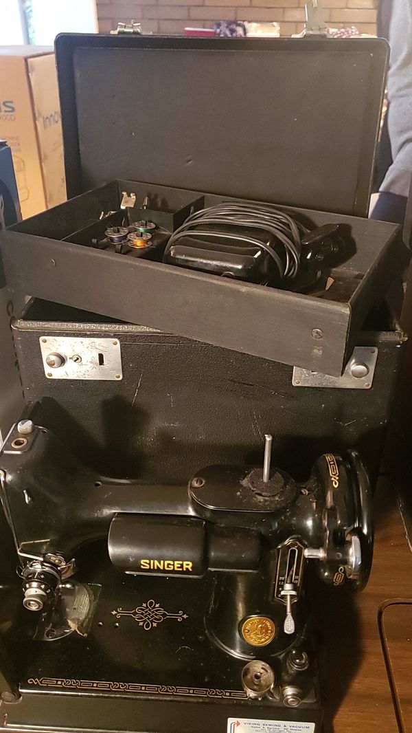 Vintage 1946 sewing machine singer sewing machines 500ea for Sale in