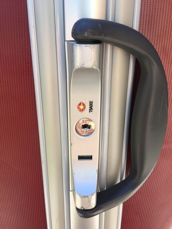 Samsonite Hard Shell Luggage Built in TSA Lock for Sale in Kent, WA