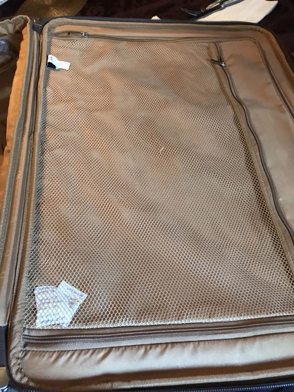 Beautiful designer Reba McEntire luggage for Sale in Miami Gardens, FL