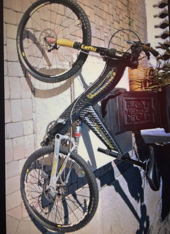 carbon fiber cannondale mountain bike
