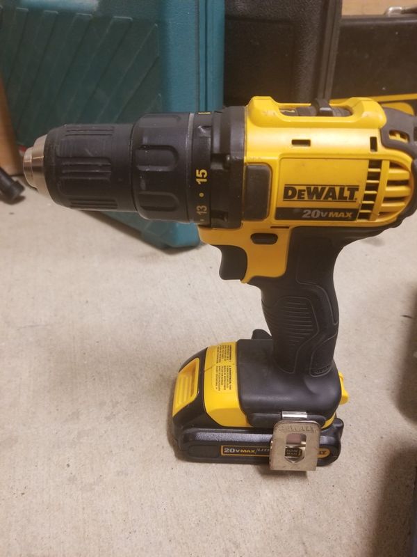 DCD780 DEWALT 20V. Battery Powered 3/8 Keyless Chuck Drill with 21.5AH
