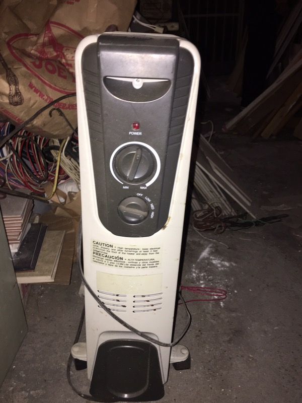 Intertek 1500W Electric Oil Filled Radiator/Heater Model CYAA457
