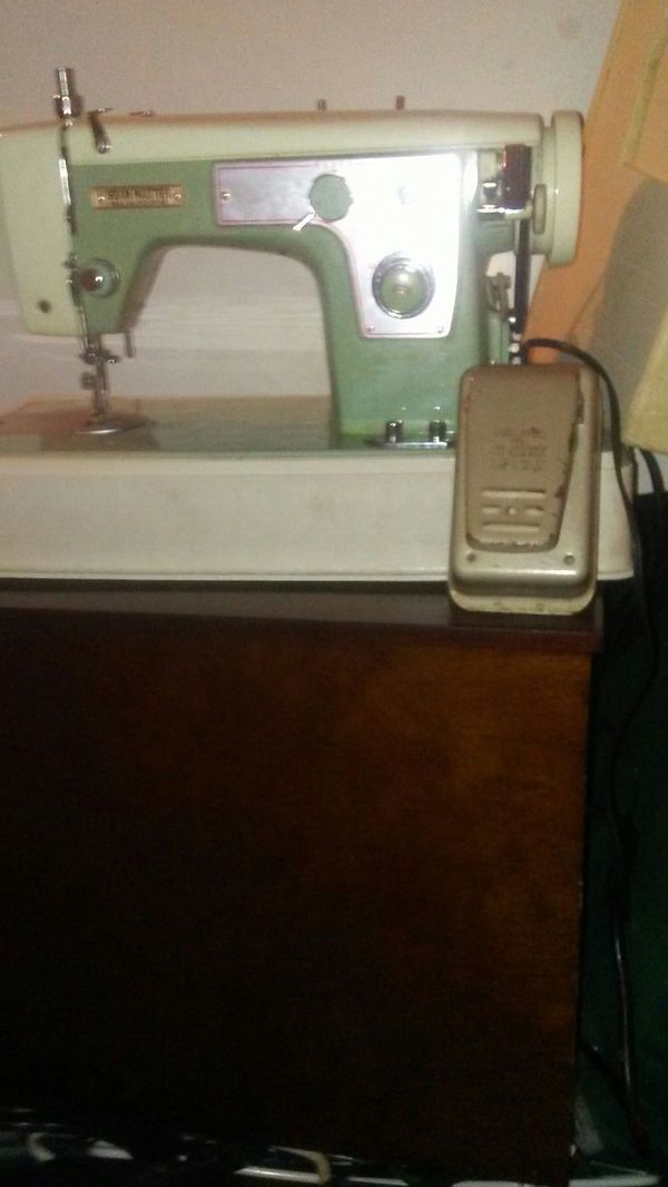 Vintage Seam Master Sewing Machine for Sale in Alexander, AR - OfferUp