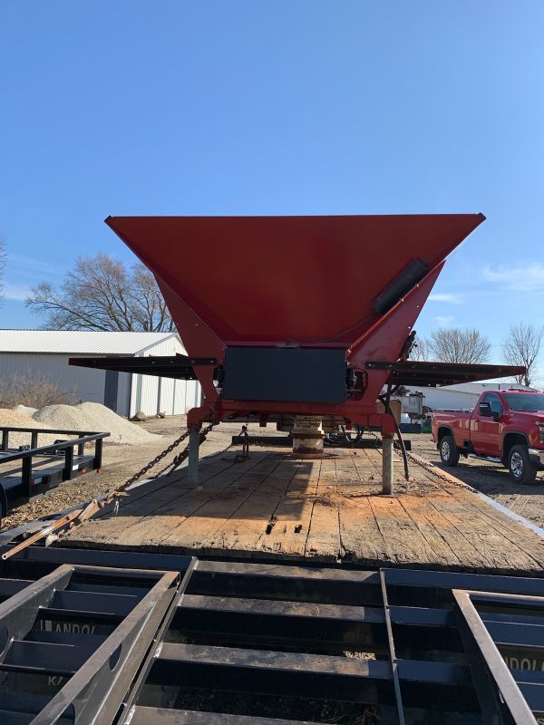 New Leader G4 Fertilizer/Lime spreader for Sale in Kankakee, IL OfferUp