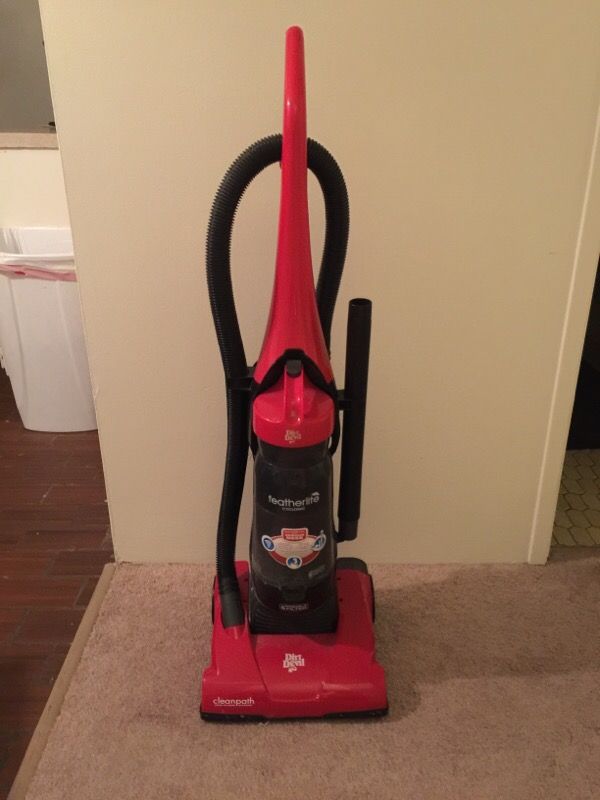 Dirt Devil FeatherLite bag less upright vacuum for Sale in Elk Grove ...