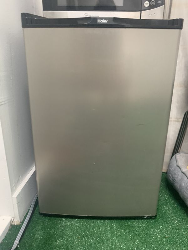 Haier Mini Refrigerator Freezer 4.3 Cu Ft HNSE05V01 Black Virtual