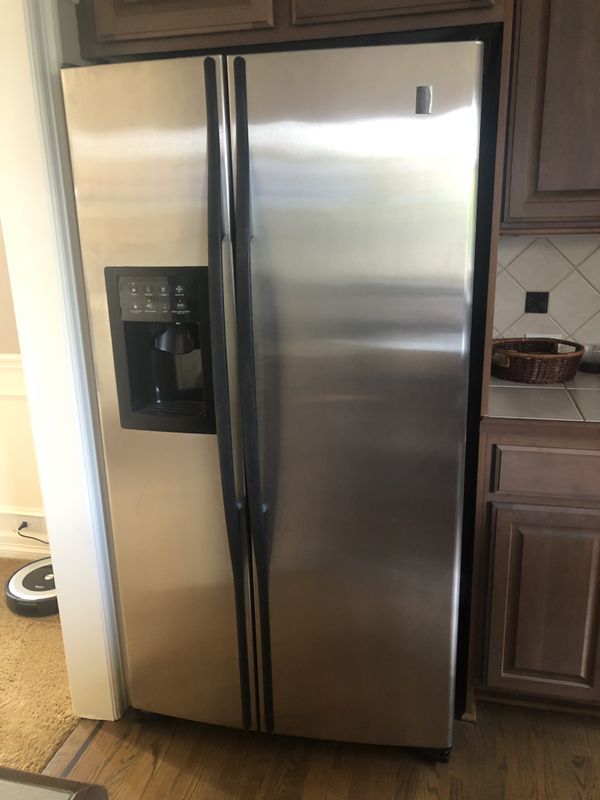 GE Profile Side By Side Refrigerator 400 for Sale in Bellevue, WA