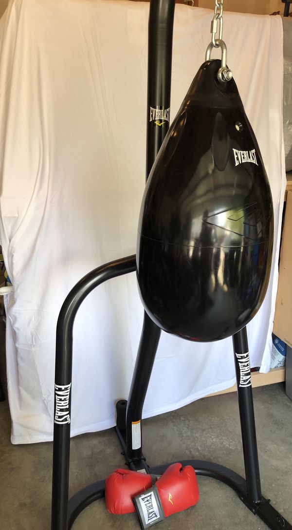 Everlast HydroStrike Water Punching Bag, 100 lb, With Stand and Gloves for Sale in Everett, WA ...