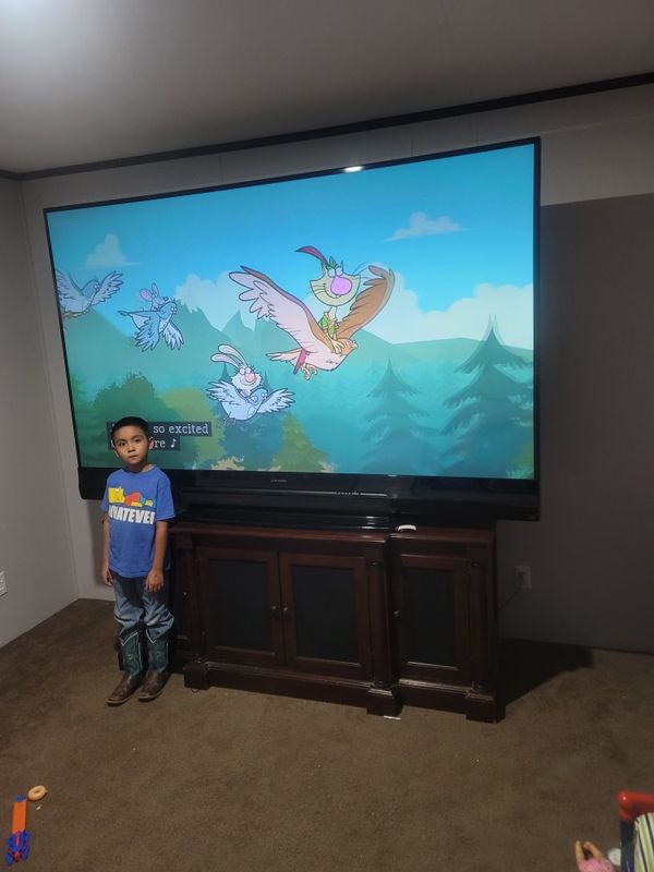92 inch dlp Mitsubishi 3d TV comes 2 pair of xpand cinema 3d glasses