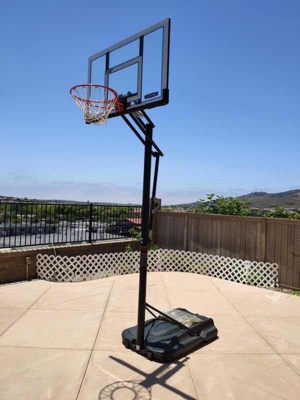 Pending-Lifetime 52" outdoor basketball hoop with stand for Sale in San