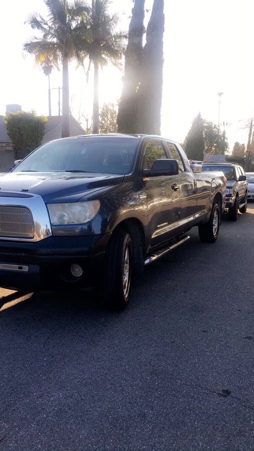 Toyota Tundra 4x4 SR5 W/8ft bed! for Sale in Los Angeles, CA - OfferUp
