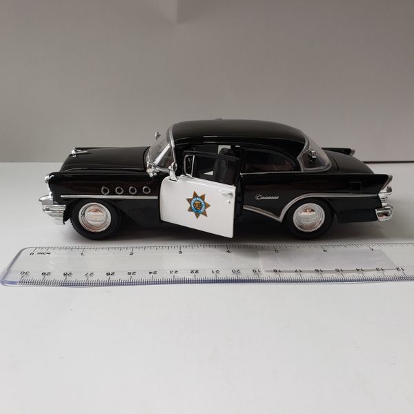 Modèle Réduit Buick Century Police 1955 - Échelle 1:26 - Marque Maisto - Neuf Signé