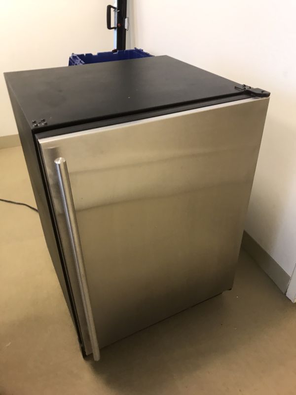 ULINE Model U1224rs00A Under Counter Fridge for Sale in Los Angeles