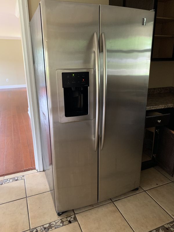 GE Refrigerator No water comes out of the device. If it makes ice