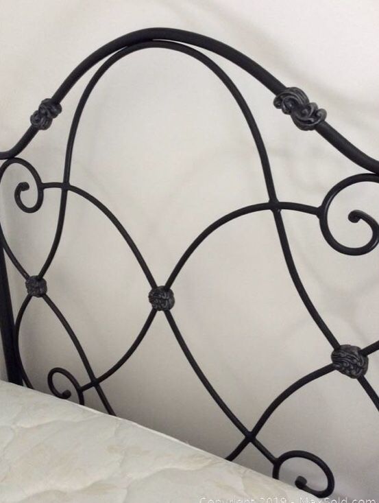 Bombay Company Wrought Iron Twin Bed Frame for Sale in Richmond, VA