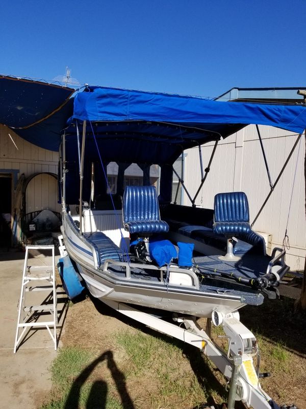 1999 Grumman's deck boat ,fishing for Sale in Laveen Village, AZ - OfferUp