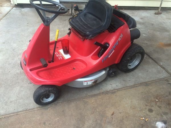 Honda harmony 1011 riding lawn mower for Sale in Spring, TX - OfferUp