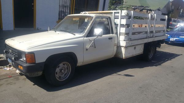 Toyota pick up 86 1 Ton doble rodada for Sale in Los Angeles, CA - OfferUp