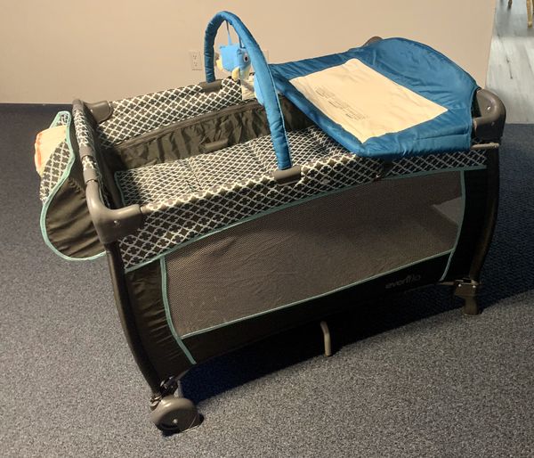 Evenflo portable deluxe babysuite play yard & changing table