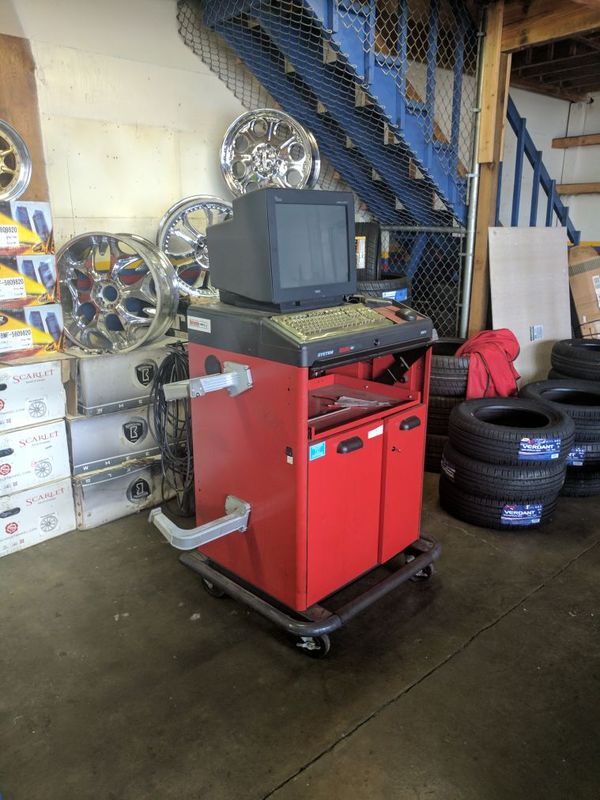 Hunter alignment machine and alignment rack for Sale in Seattle, WA