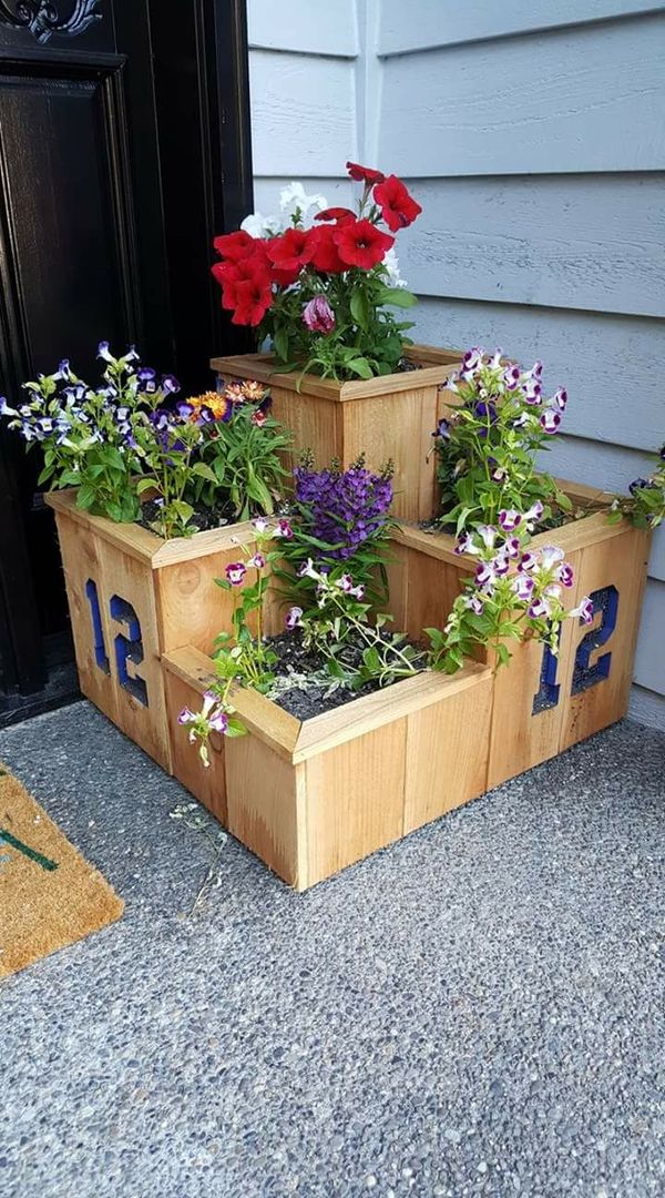 3 tiered cedar planter box. Approx. 22&quot;x22&quot; base w/ boxes