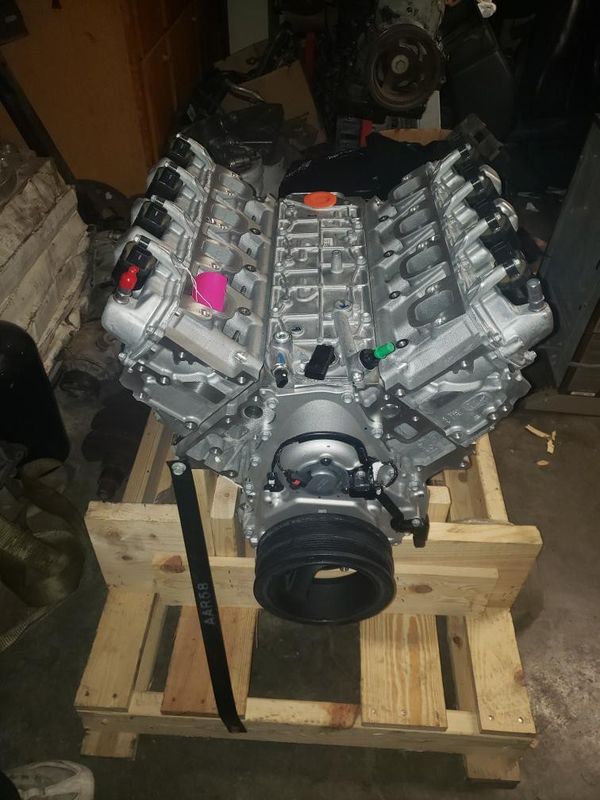New 2019 L83 LT 5.3 crate engine from heads to pan. for Sale in Red Oak