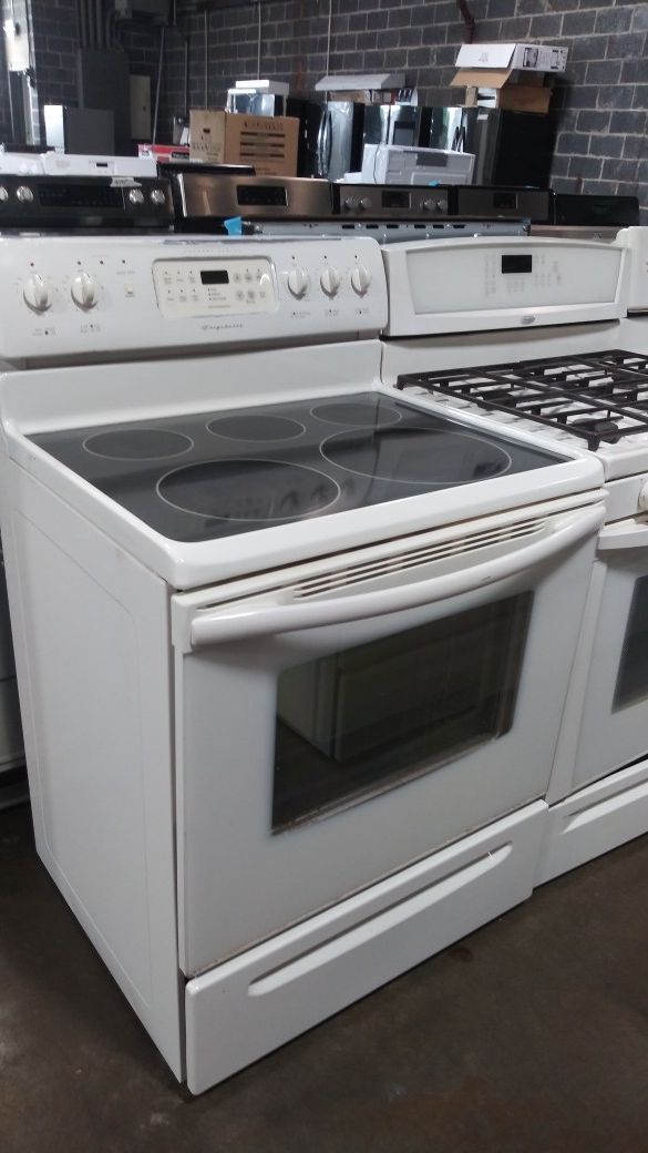 Frigidaire White Glass Top Stove for Sale in East Hartford, CT OfferUp