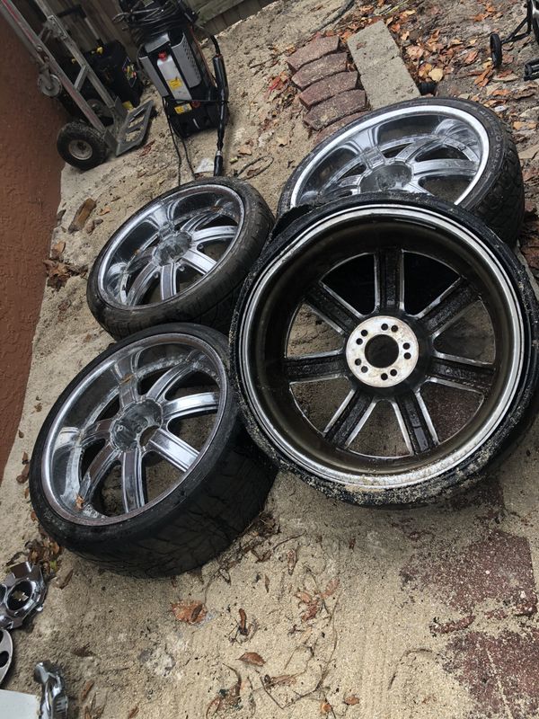 22 inch wheel size 235/35/22. One rims cracked 2 tires good condition ...