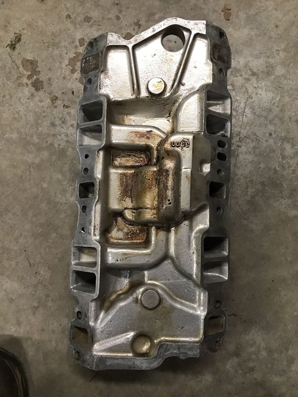 SBC Edelbrock SP2P Intake Manifold for Sale in Chehalis, WA OfferUp