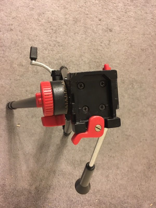 Red accent solid tripod VTR90RA for Sale in Irvine, CA OfferUp