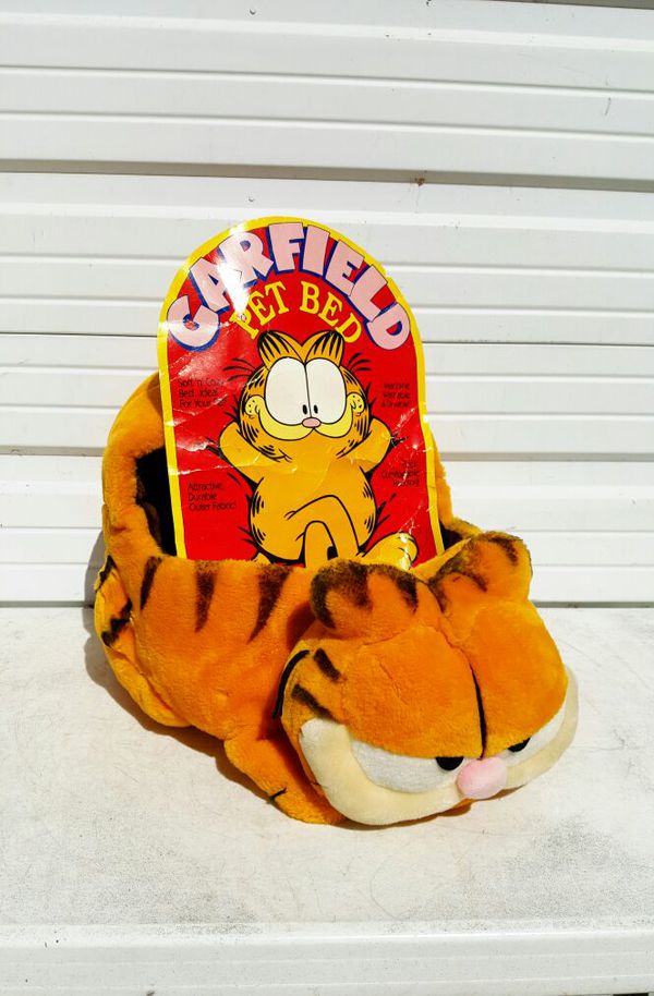 NEW Rare Vintage Plush Garfield Pet Bed for Sale in Orange City, FL