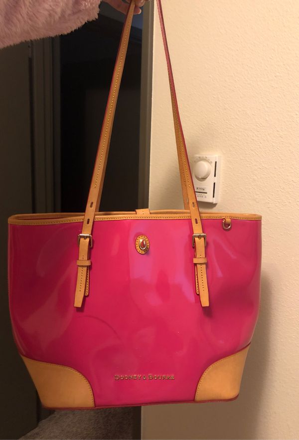 dooney and bourke outlet pa